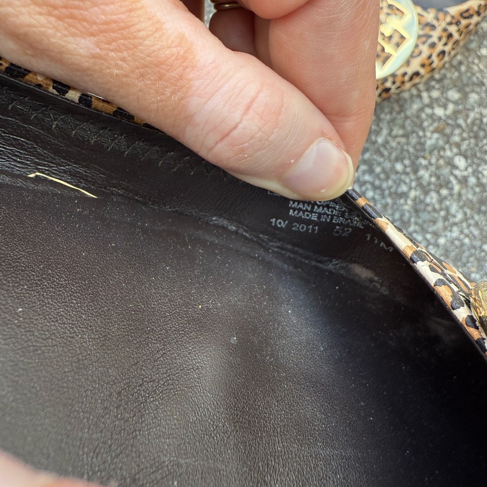 Tory Burch Animal Print Flats with Gold Logo - Picture 4 of 5